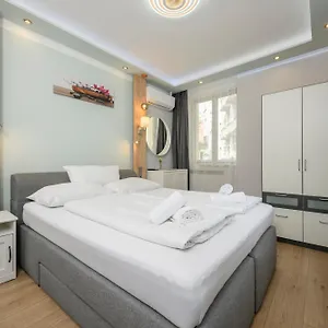 **** Aparthotel Elegance Palais Palffy Rakousko
