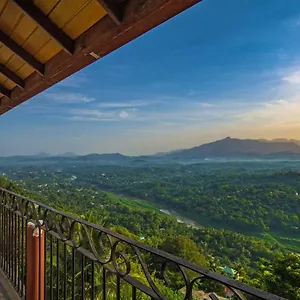 https://ceyloni-panorama-resort.kandyhotelsnow.com